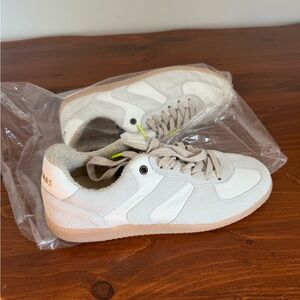 Verbenas White Sneakers with Beige Accents